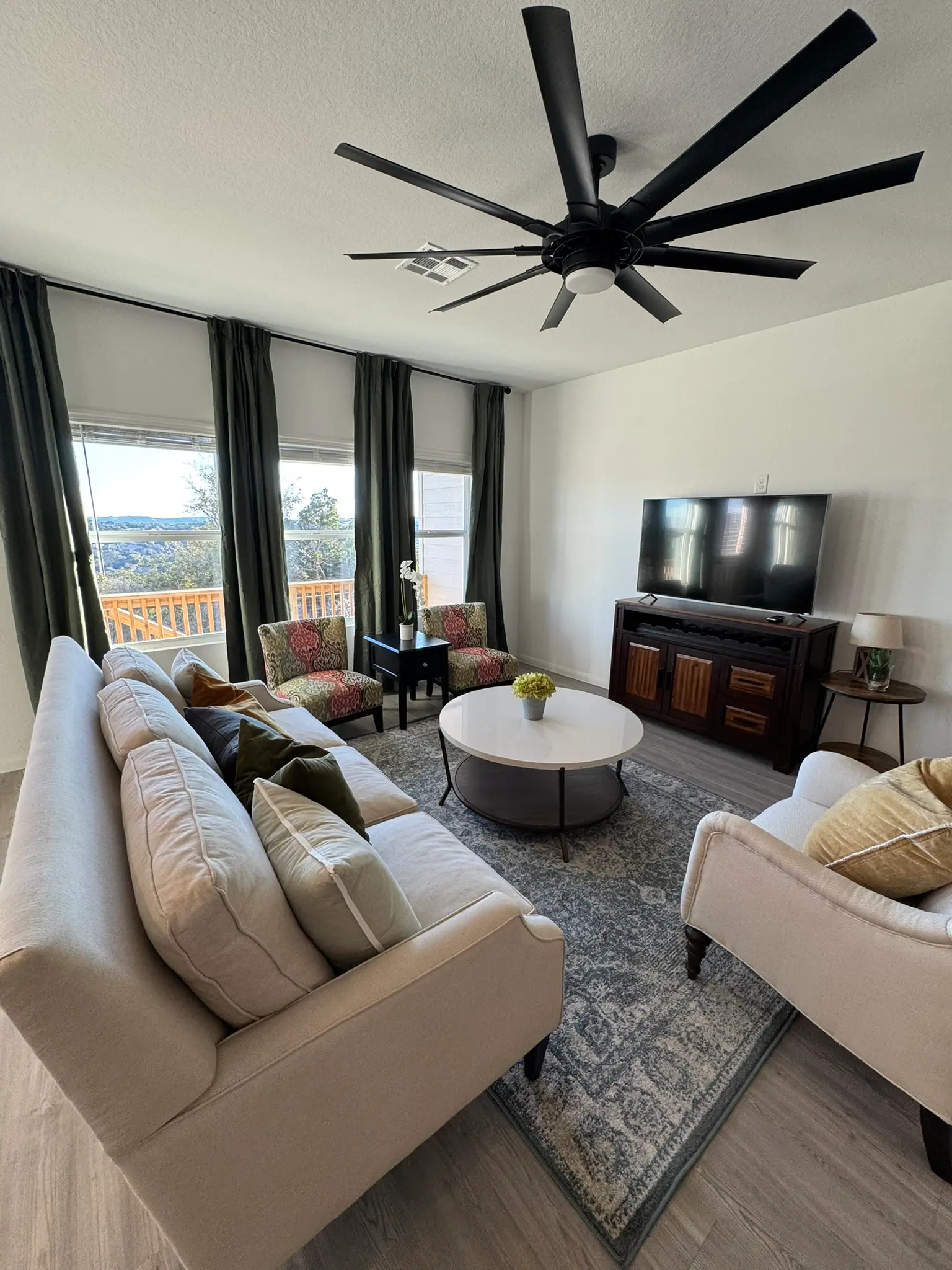 Spacious living room